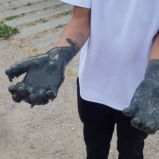 Very muddy hands